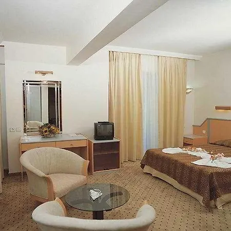 Fame Hotel 2*